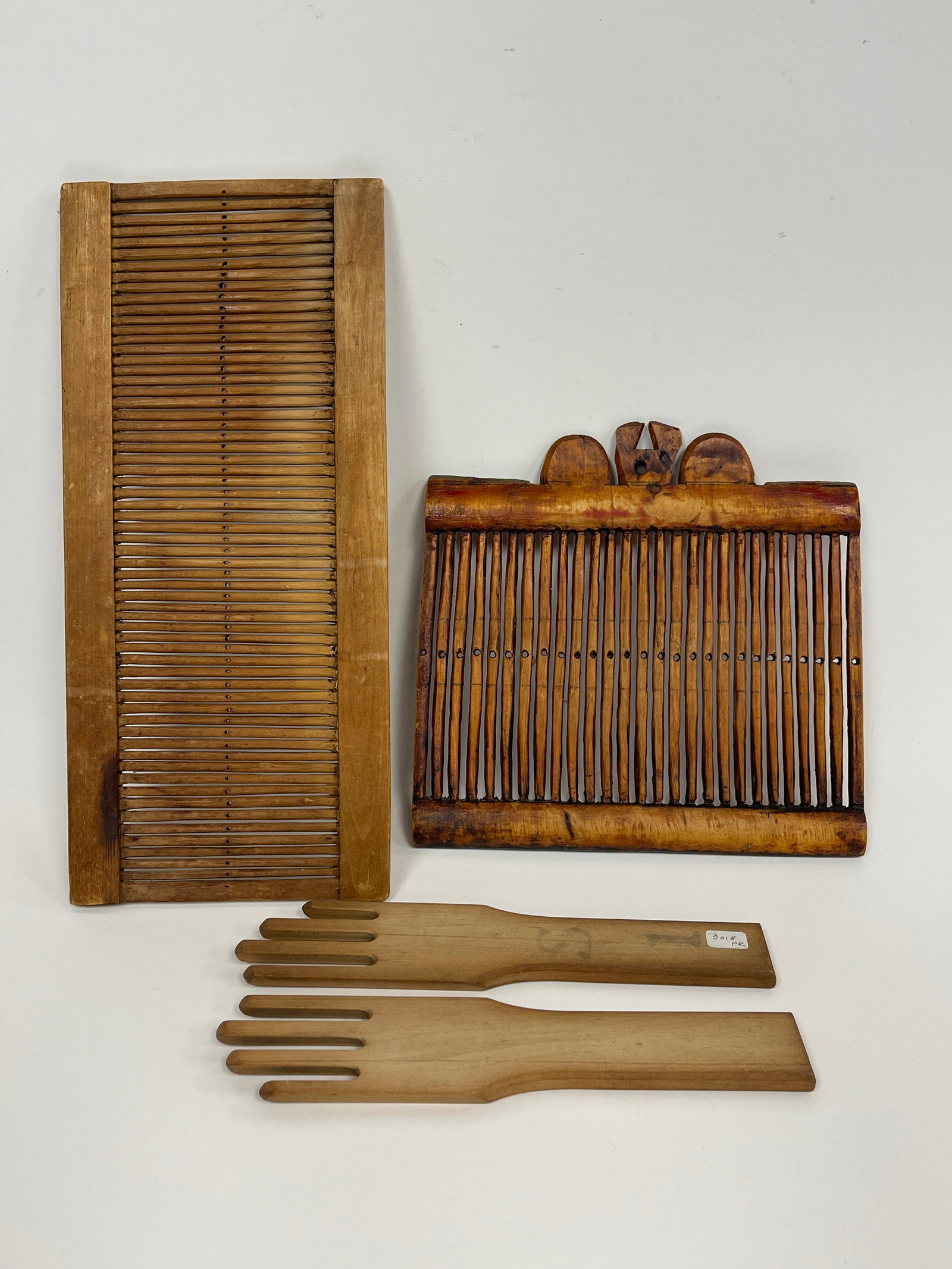 TWO HAND LOOMS , TWO GLOVE: TWO HAND LOOMS , TWO GLOVE LARGEST 7" X 15"