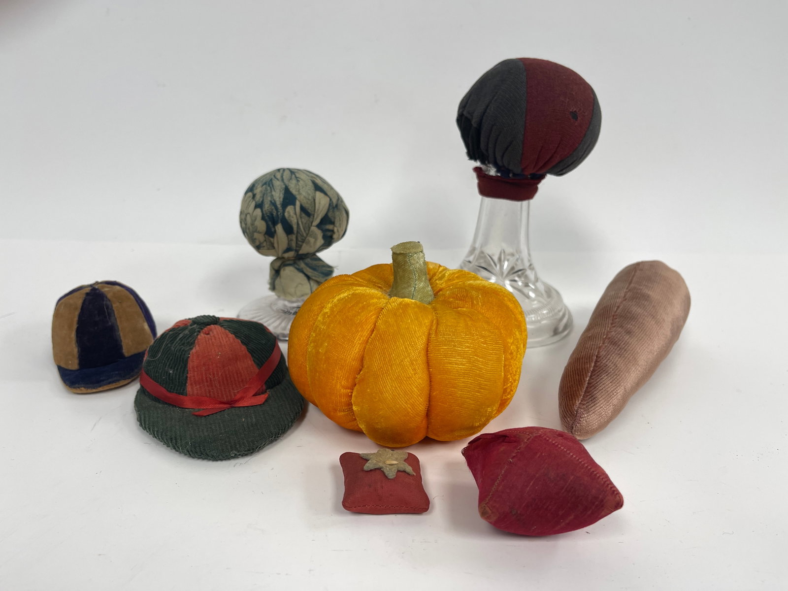 GROUPING OF MISC PIN CUSHIONS: GROUPING OF MISC PIN CUSHIONS
