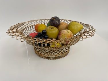 WIRE BASKET WITH STONE FRUIT