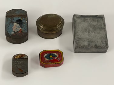 GROUPING OF FIVE SNUFF / PILL BOXES