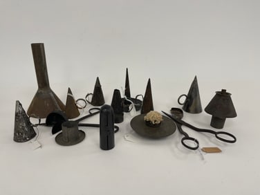 MISC LIGHTING LOT TO INCLUDE TWO CANDLE SNUFFERS