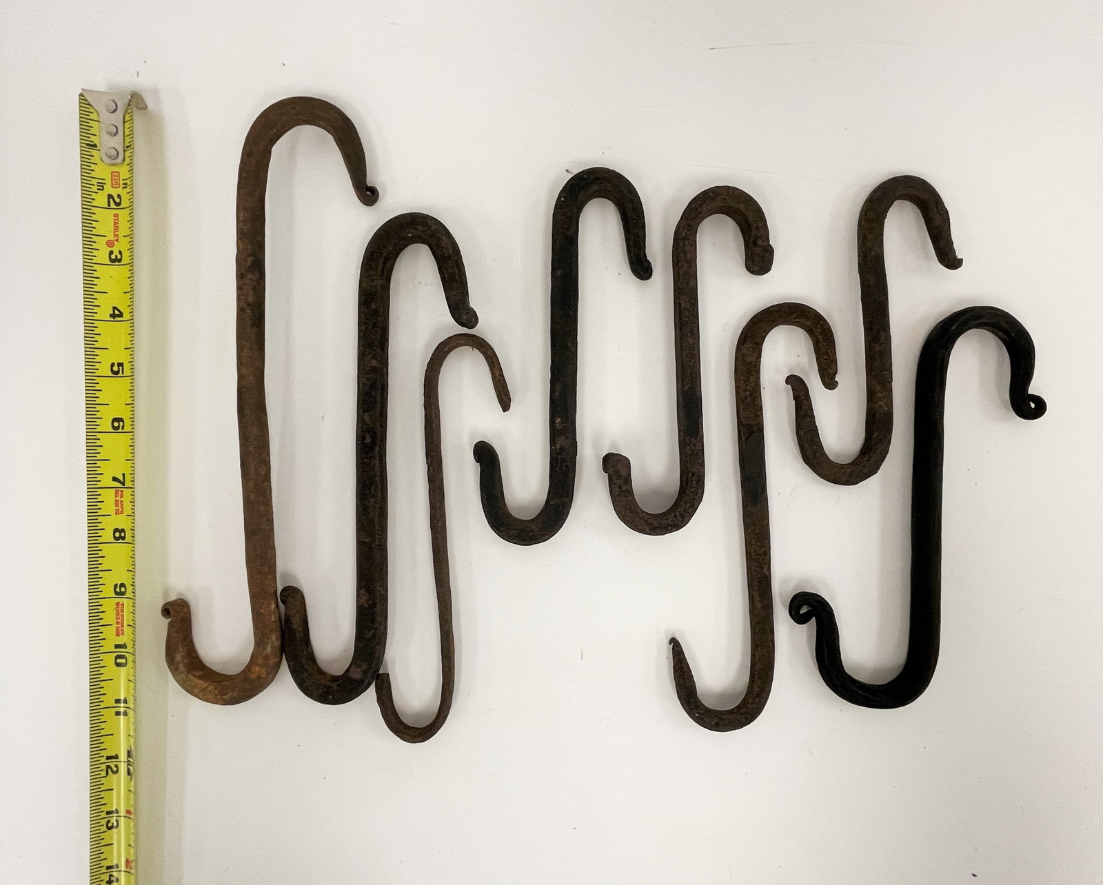 GROUPING OF IRON POT HOOKS: GROUPING OF IRON POT HOOKS