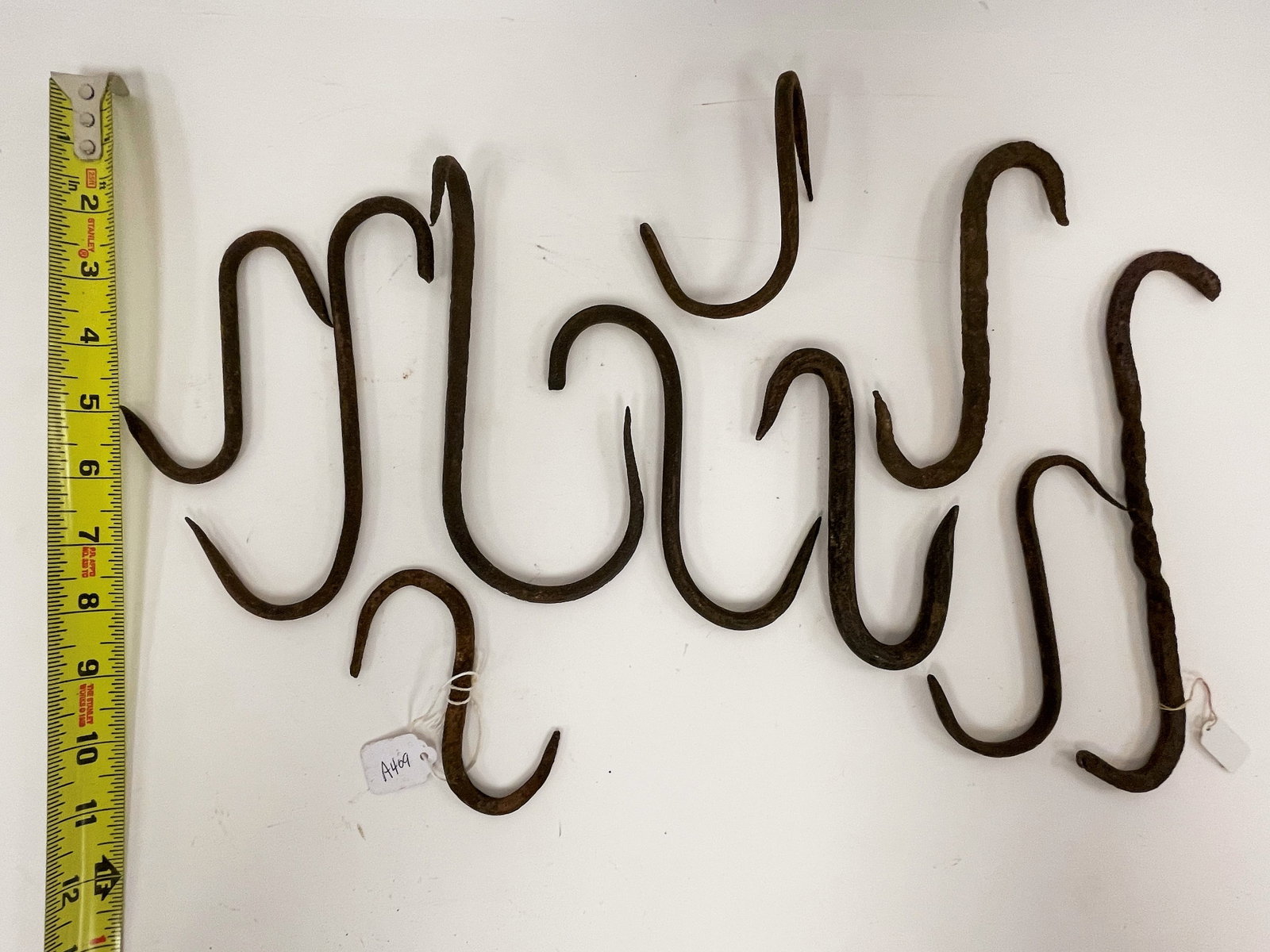 GROUPING OF IRON POT HOOKS: GROUPING OF IRON POT HOOKS