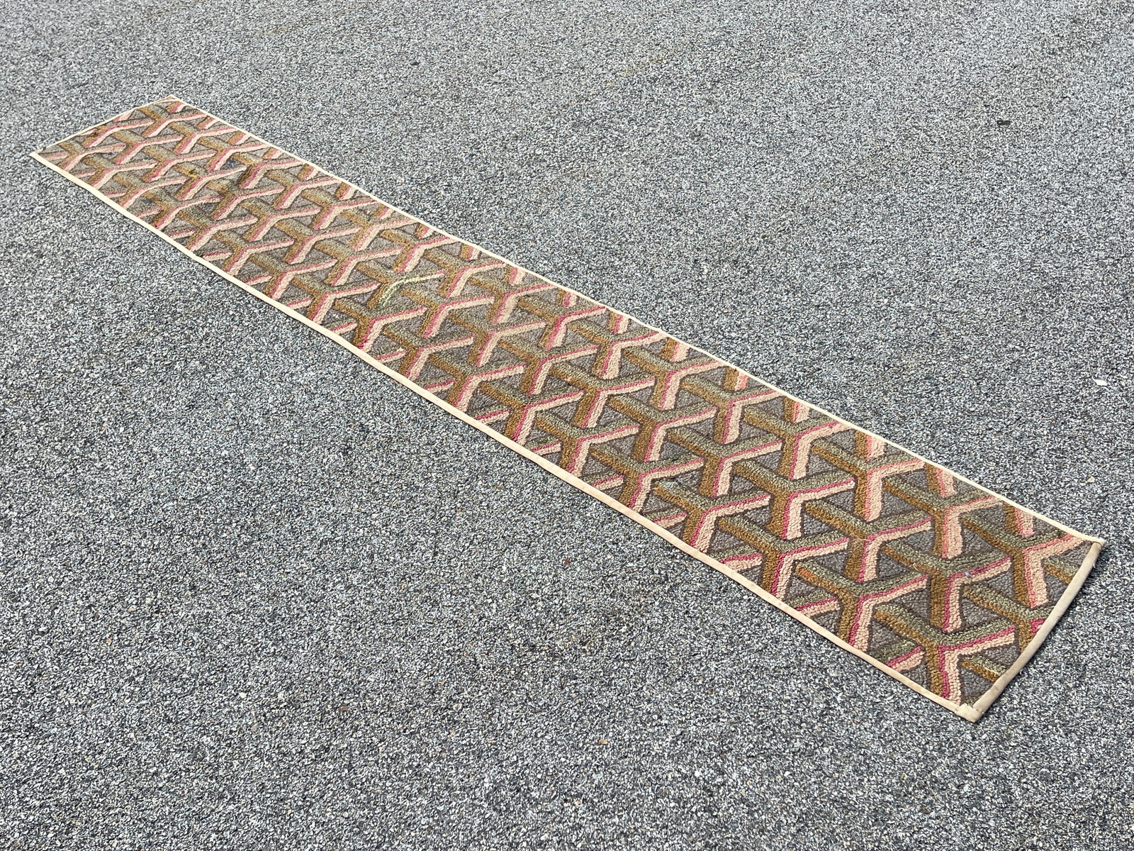 HOOKED RUNNER WITH GEOMETRIC DESIGNS REPAIRS: HOOKED RUNNER WITH GEOMETRIC DESIGNS REPAIRS