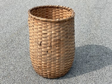 LARGE FEATHER BASKET