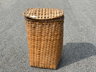 LARGE FEATHER BASKET WITH COVER
