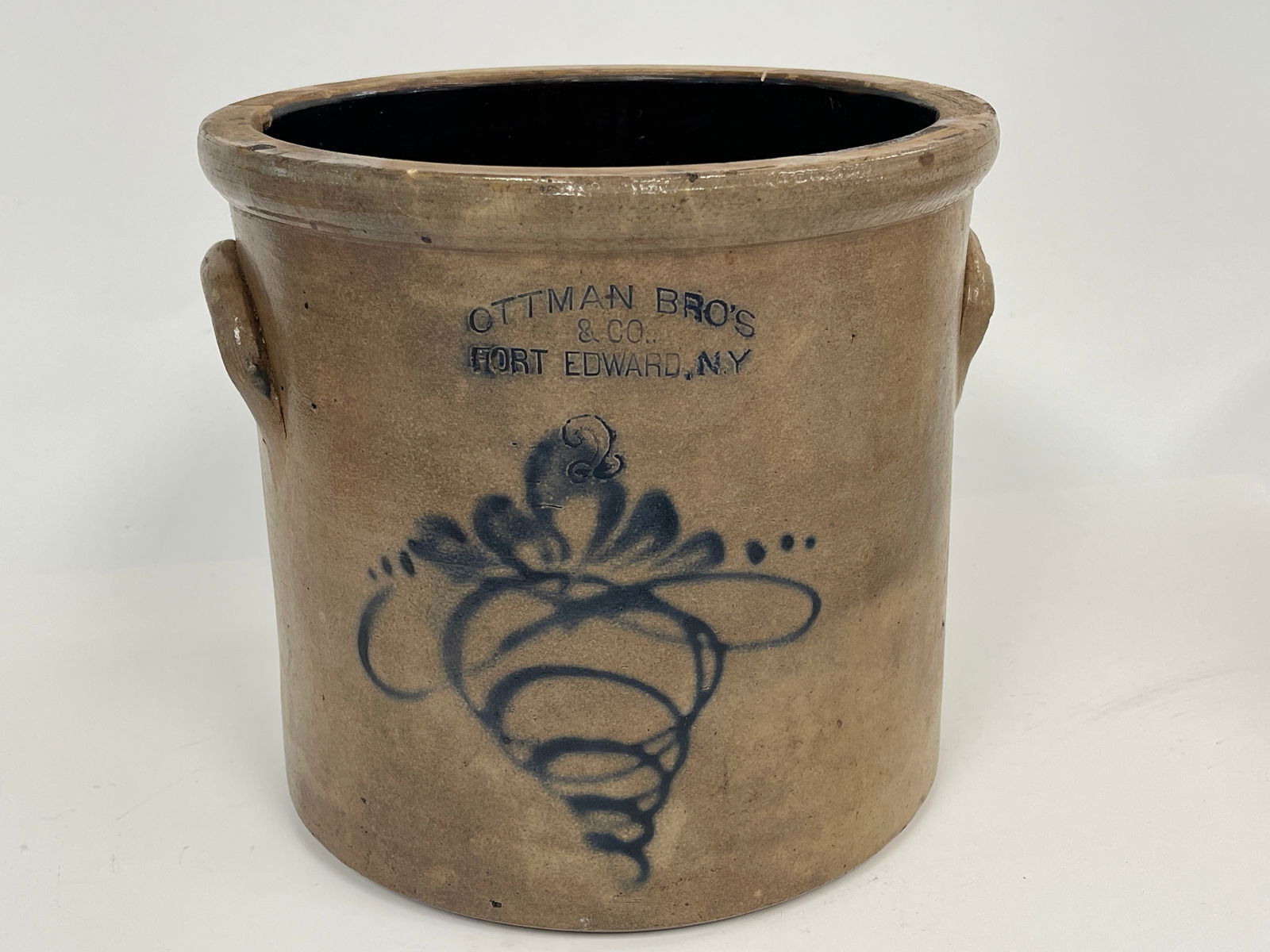 STONEWARE CROCK W BLUE DESIGN (1 of 5)