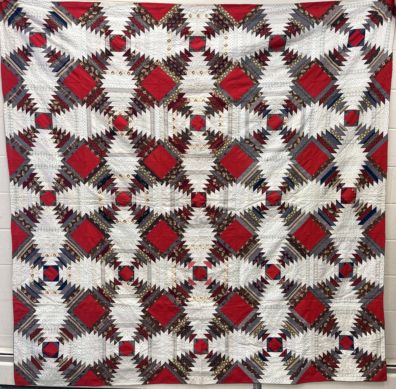 PATCHWORK QUILT: PATCHWORK QUILT 80" X 82"