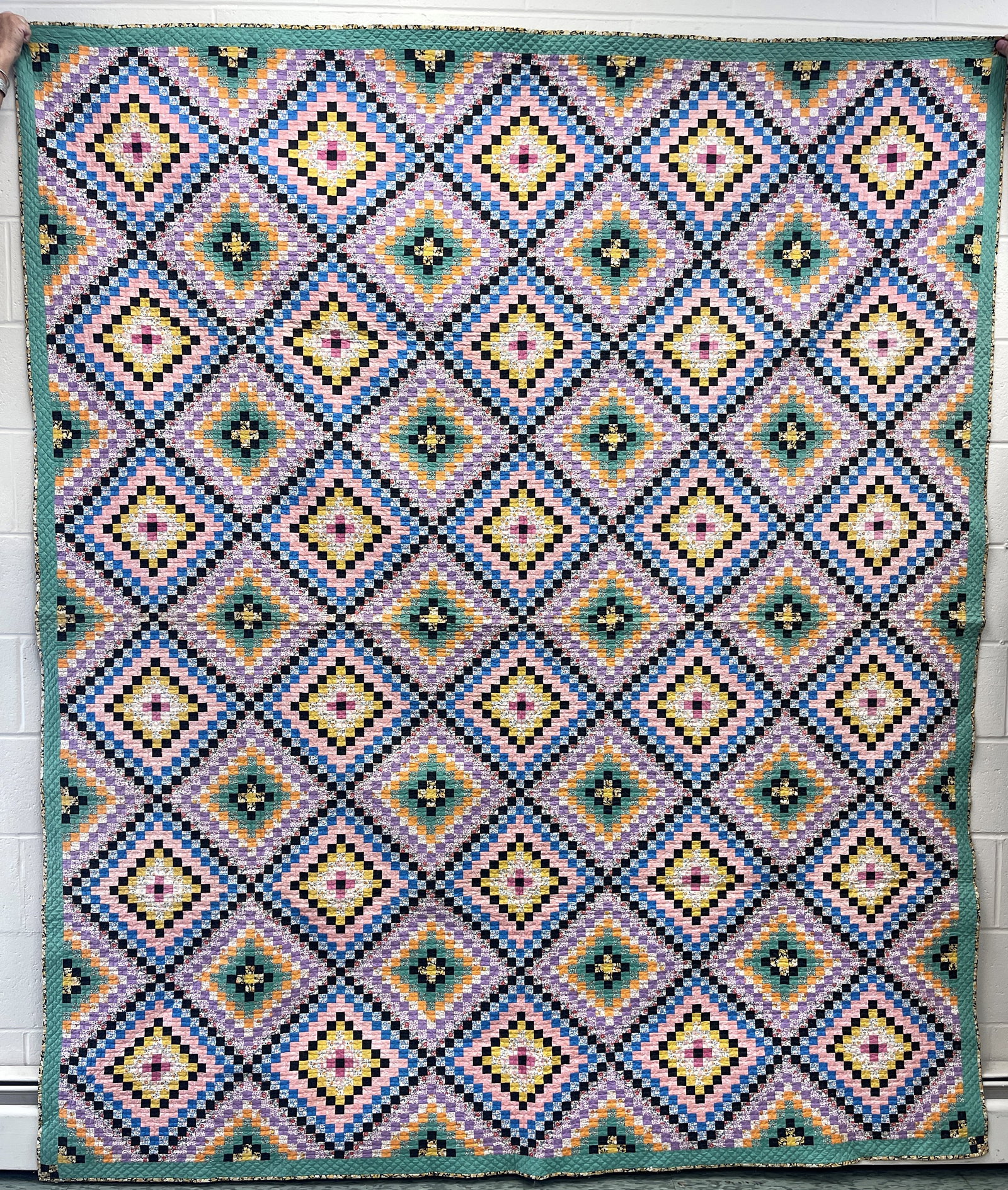 PATCHWORK QUILT: PATCHWORK QUILT 75" X 88"