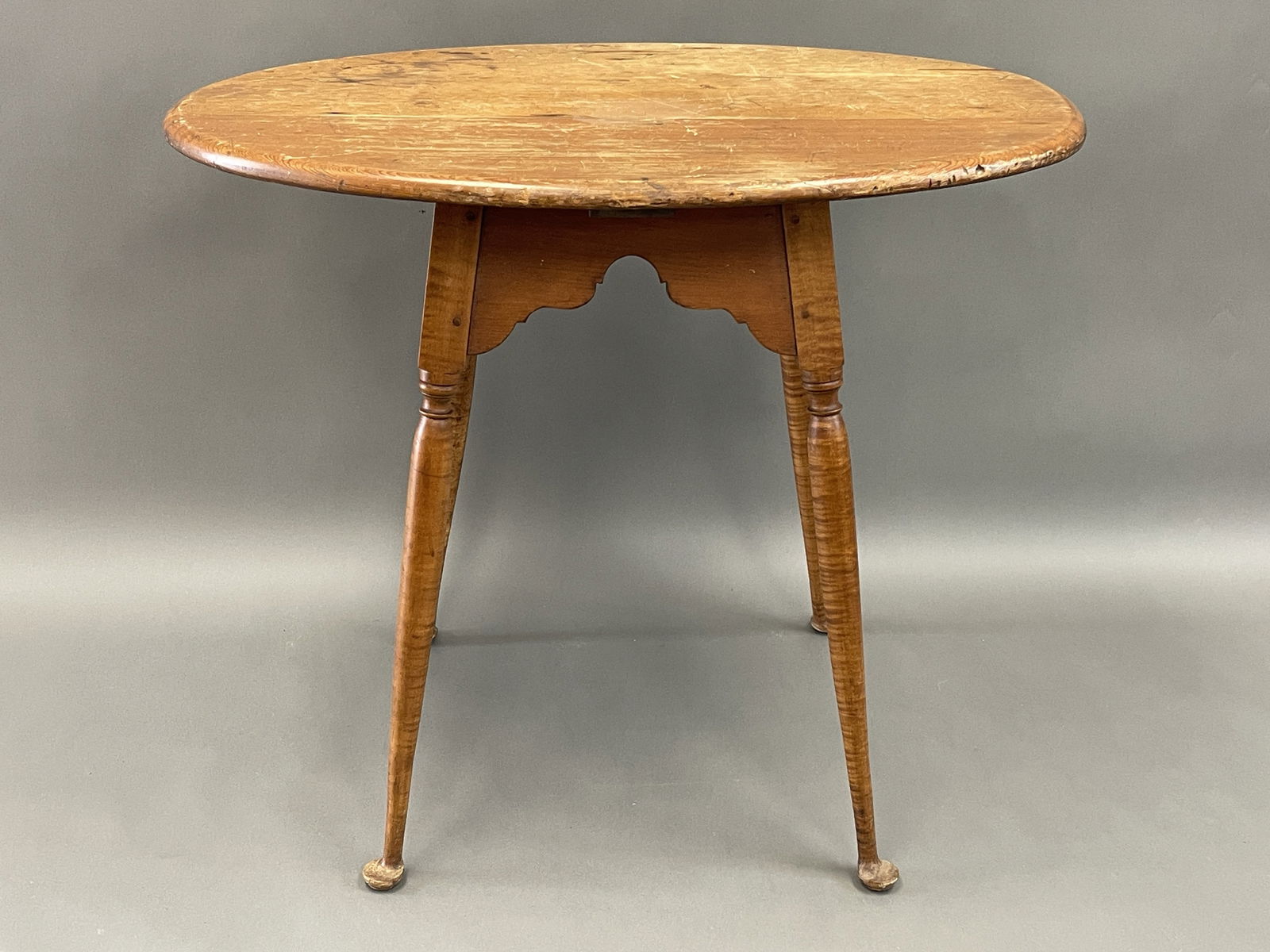 TIGER MAPLE QUEEN ANNE TAP TABLE (1 of 6)