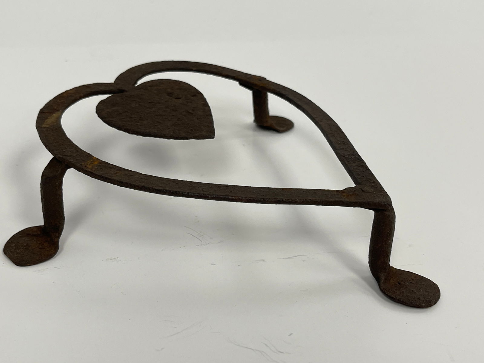 HEART SHAPED FIREPLACE IRON TRIVET (1 of 3)