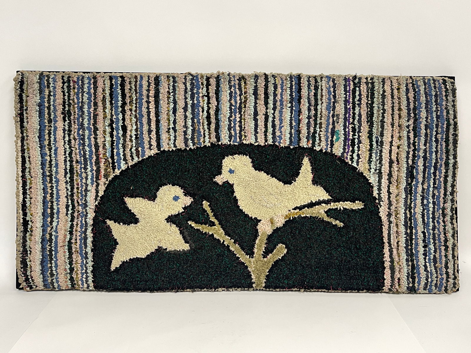 FRAMED HOOKED RUG WITH BIRD DESIGN (1 of 4)