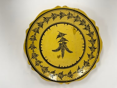 EARLY YELLOW GLAZED DECORATED PLATE
