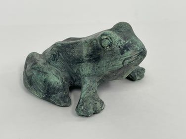 NEAT CAST IRON FROG IN BRONZE FINISH