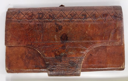 18THC MAN’S LEATHER WALLET SIGNED WITHIN, WILLIAM DODGE, SALEM, MASS (1664-1747), CHURCH DEACON,