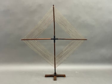 GRAPHIC GEOMETRIC ANTENNA WITH STAND