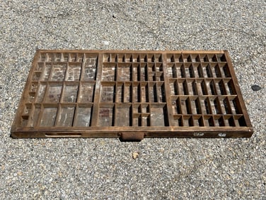 LOT OF 8 GOOD CONDITION TYPE TRAYS