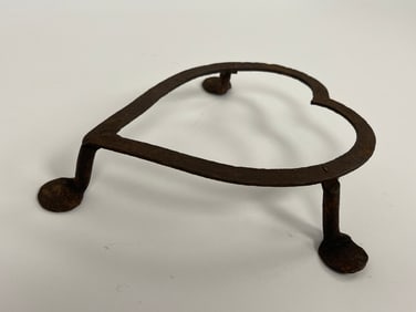 PENNY FOOTED FORGED IRON HEART SHAPED TRIVET