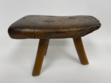 CUTE LITTLE 3 LEGGED BURL WOOD CHILD’S STOOL
