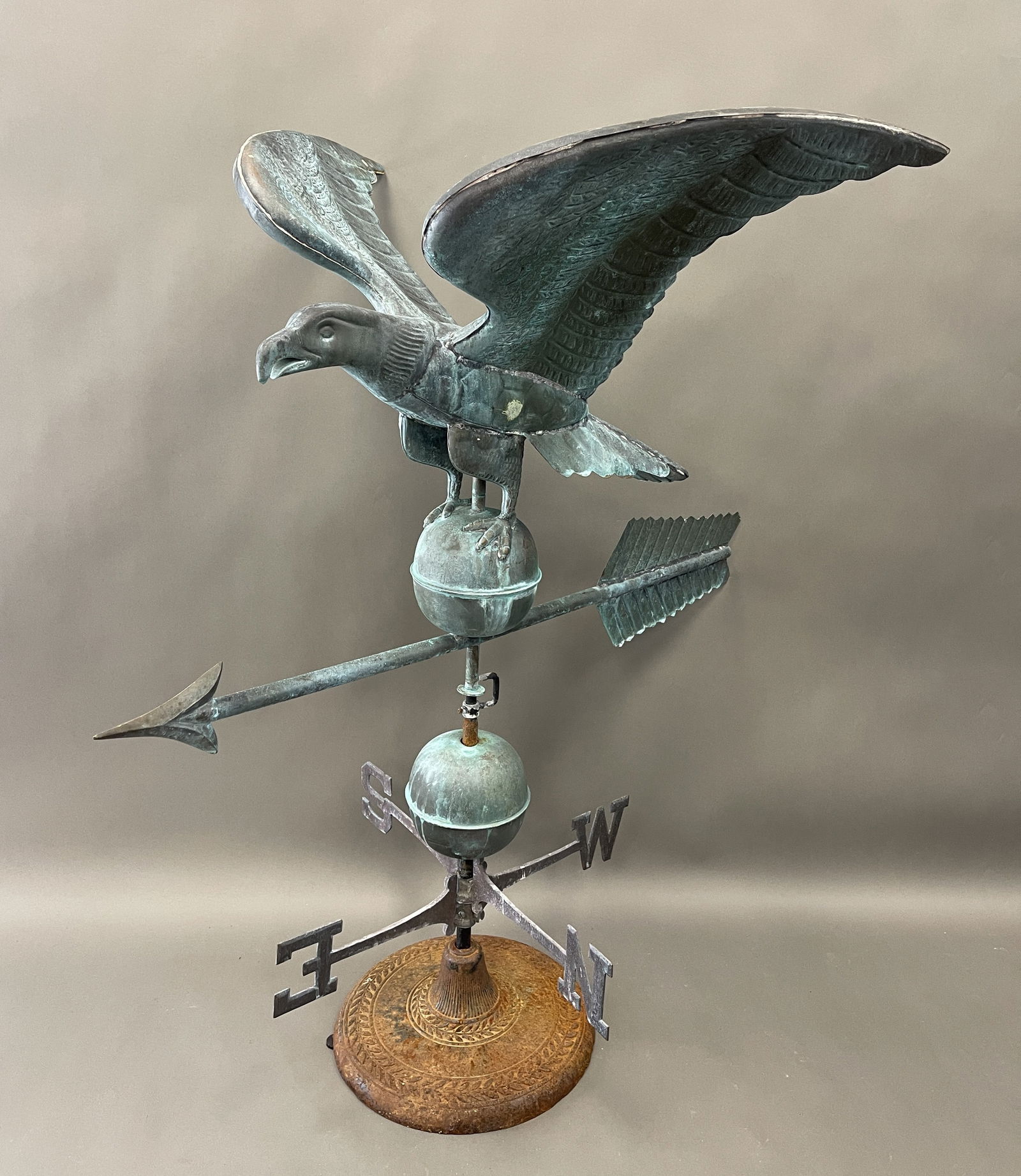 HUGE NICELY PATINATED EAGLE WEATHERVANE W/ CAST IRON DISPLAY BASE 43 X 48 (1 of 5)