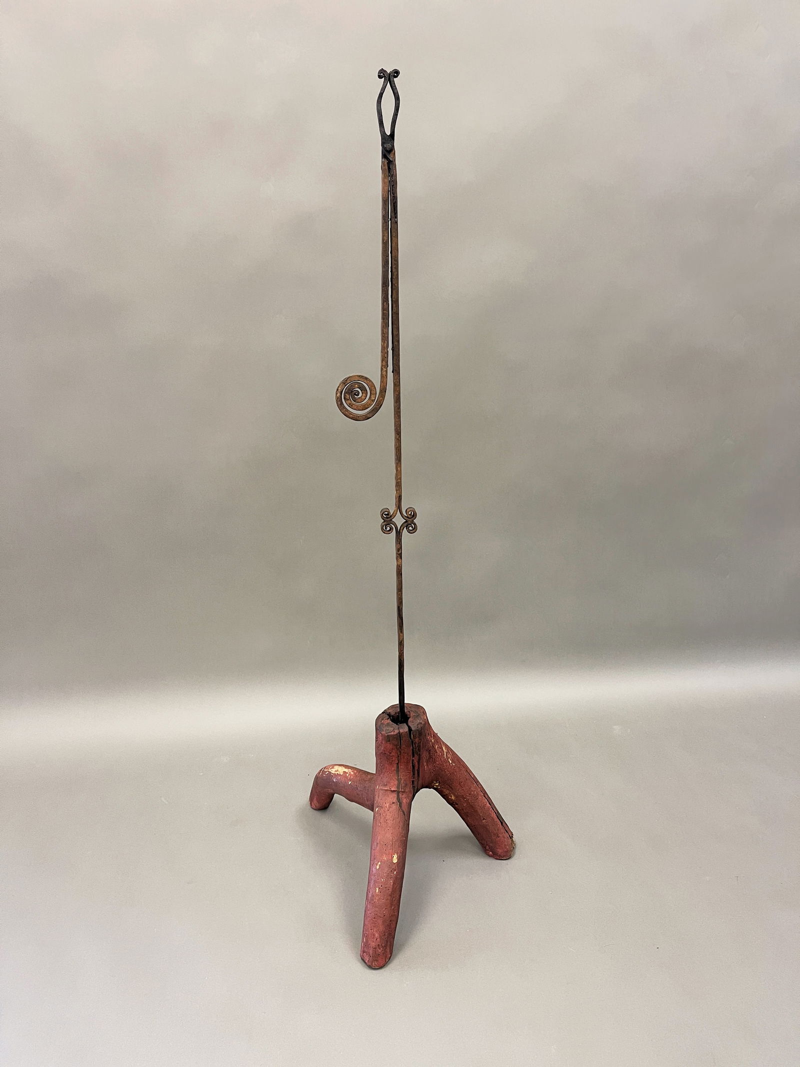 FLOOR STANDING 17THC RUSH LIGHT IN EARLY TREE STUMP BASE IN THE OLD RED (1 of 3)