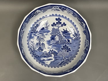 RARE VERY LARGE STAFFORDSHIRE BASIN IN THE BLUE WILLOW PATTERN , MARKED MASON'S IRONSTONE , 19TH C