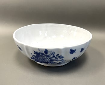 LARGE WORCESTER-LIKE BLUE AND WHITE PUNCH BOWL