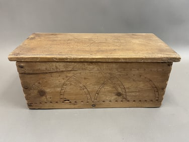SCRATCH AND PUNCH DECORATED PINE BOX WITH SNIPE HINGES, LATE 17THC