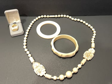 GROUPING OF CARVED JEWELRY