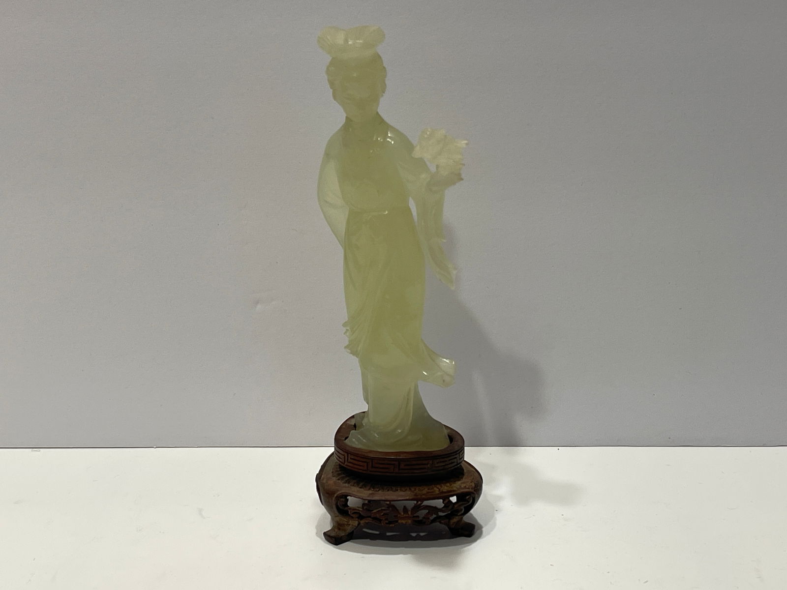 CARVED JADE FIGURE OF A LADY: CARVED JADE FIGURE OF A LADY 7"