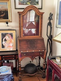 DIMINUTIVE BONNET TOP DESK