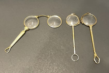 GROUPING OF MAGNIFYING GLASSES