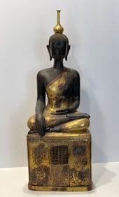 SITTING FIGURE OF A LADY