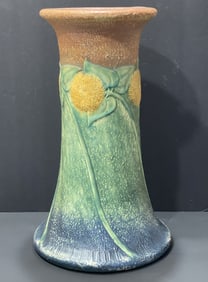 ROSEVILLE SUNFLOWER PEDESTAL