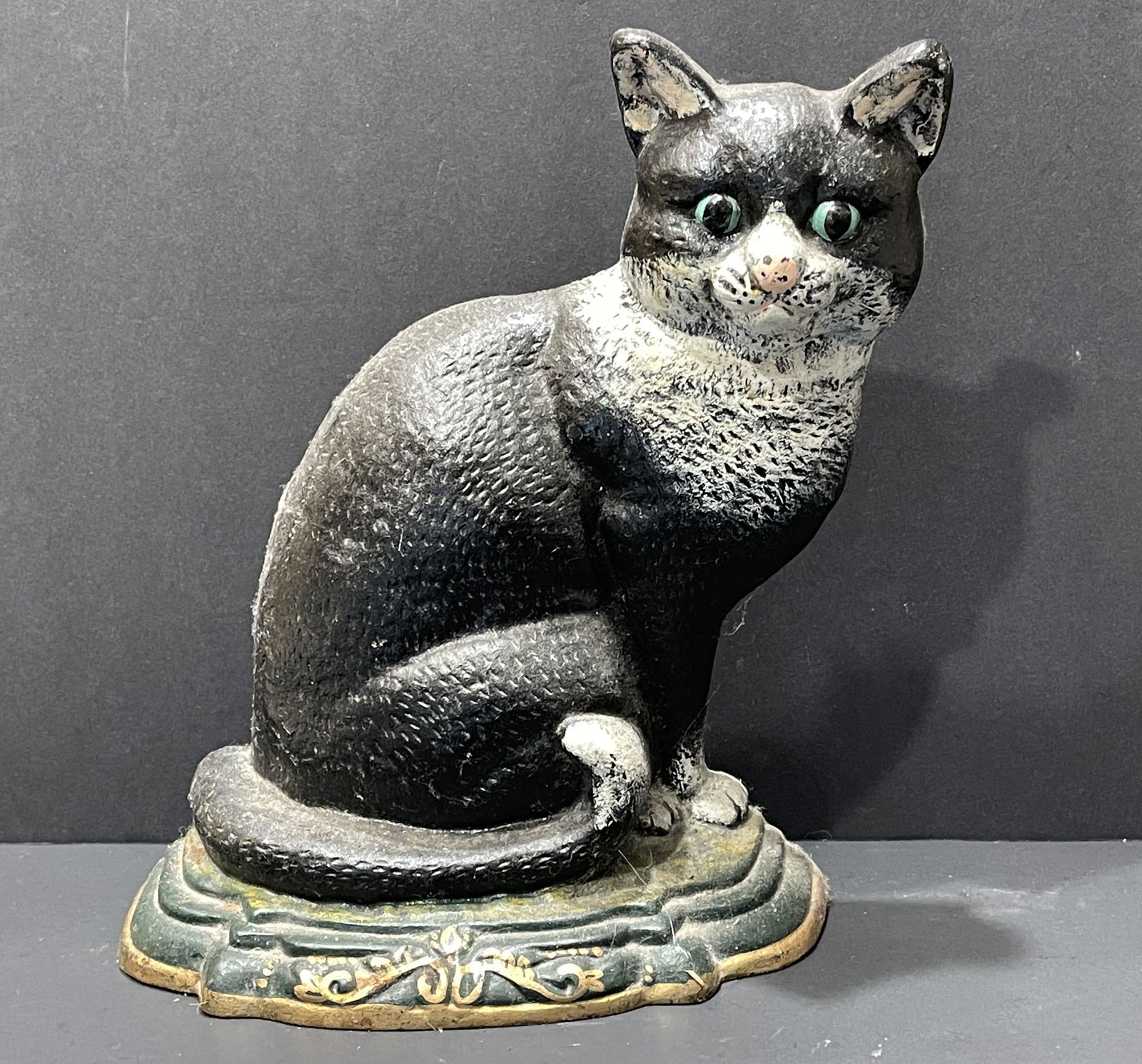CAST IRON PAINTED CAT DOORSTOP (1 of 2)