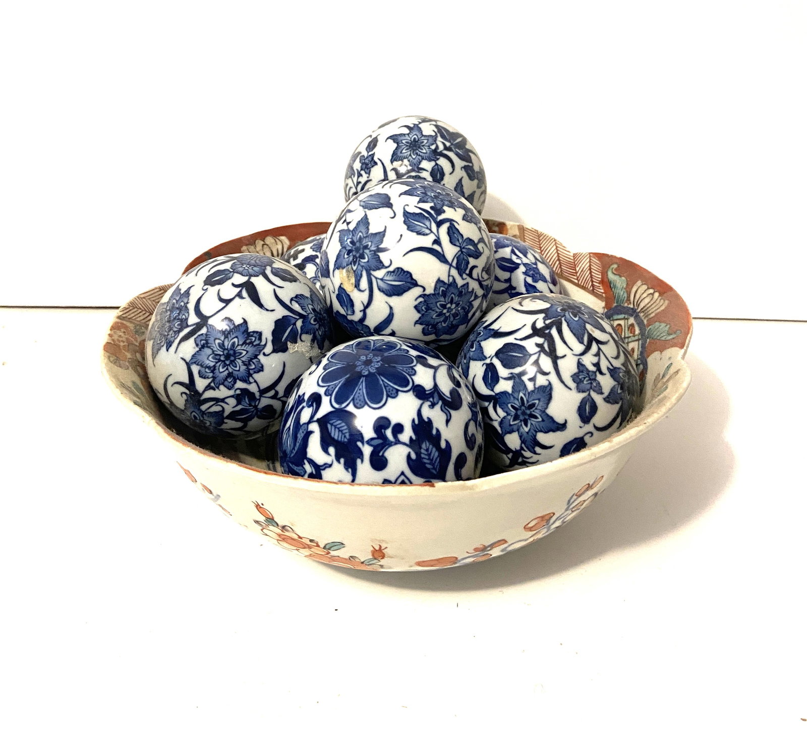 CHINA BOWL AND SEVEN FLORAL CARPET BALLS: CHINA BOWL AND SEVEN FLORAL CARPET BALLS 4" X 9"
