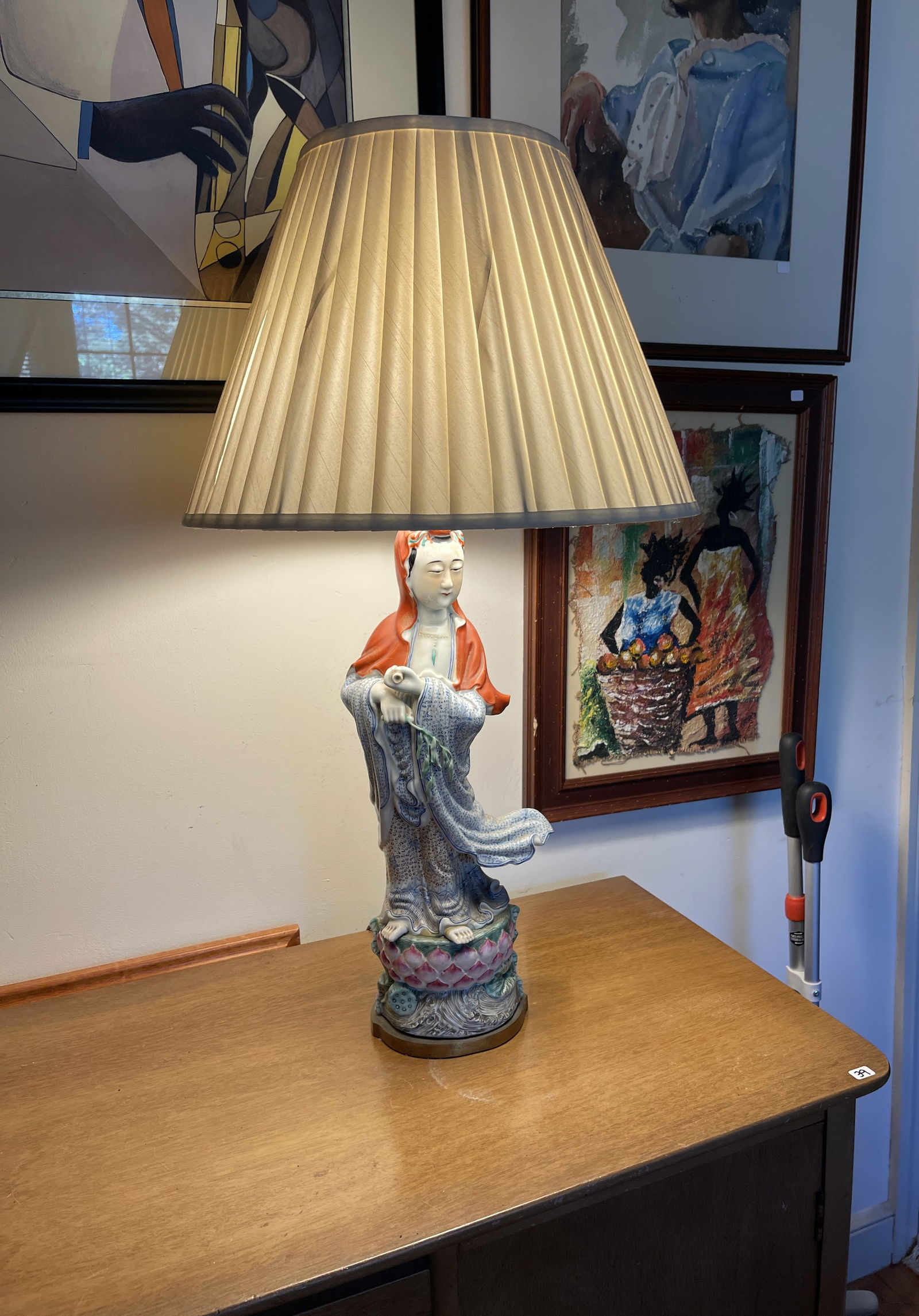ASIAN LADY LAMP, 29" WITH SHADE: ASIAN LADY LAMP, 29" WITH SHADE