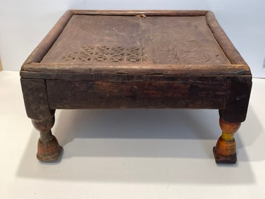 SMALL CARVED WOODEN SERVING STAND