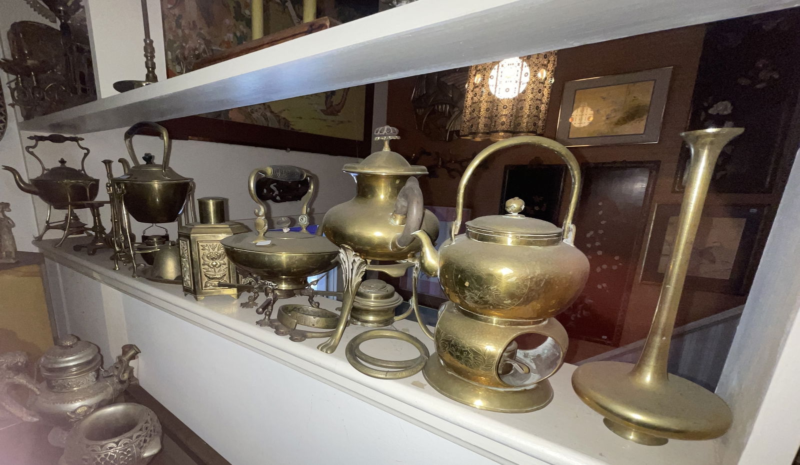 LARGE COLLECTIONS OF BRASS TEAPOTS, ETC. (1 of 4)