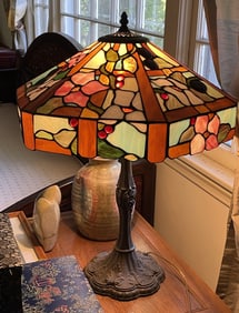 STAIN GLASS LAMP 24 X 21