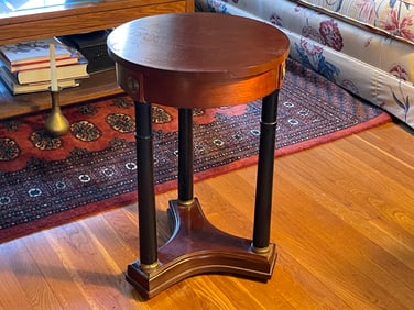 SMALL ROUND SIDE TABLE