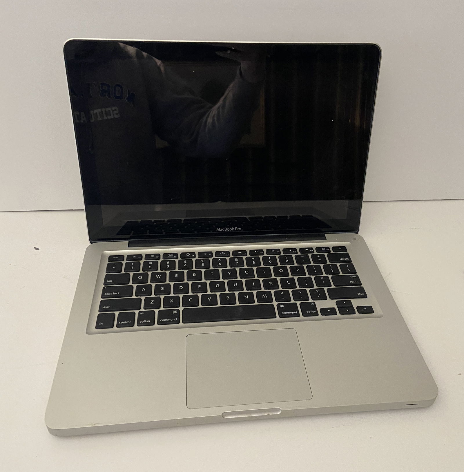 MACBOOK PRO UNTESTED (1 of 3)