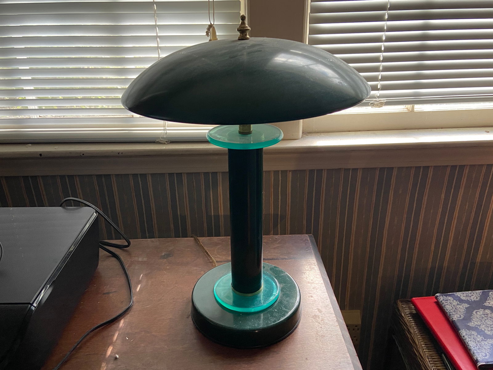 GREEN DESK LAMP (1 of 1)