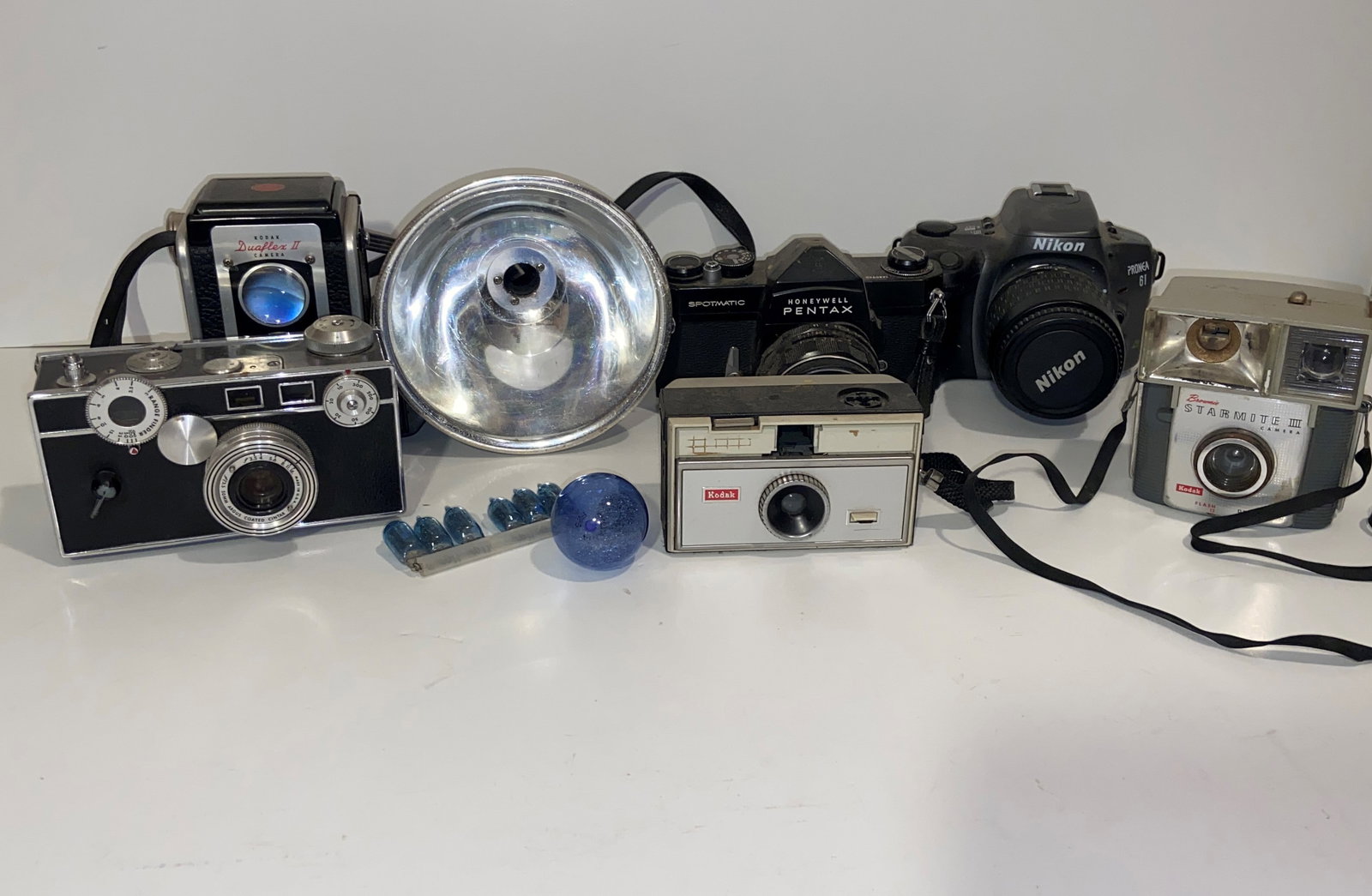 CAMERA LOT: CAMERA LOT