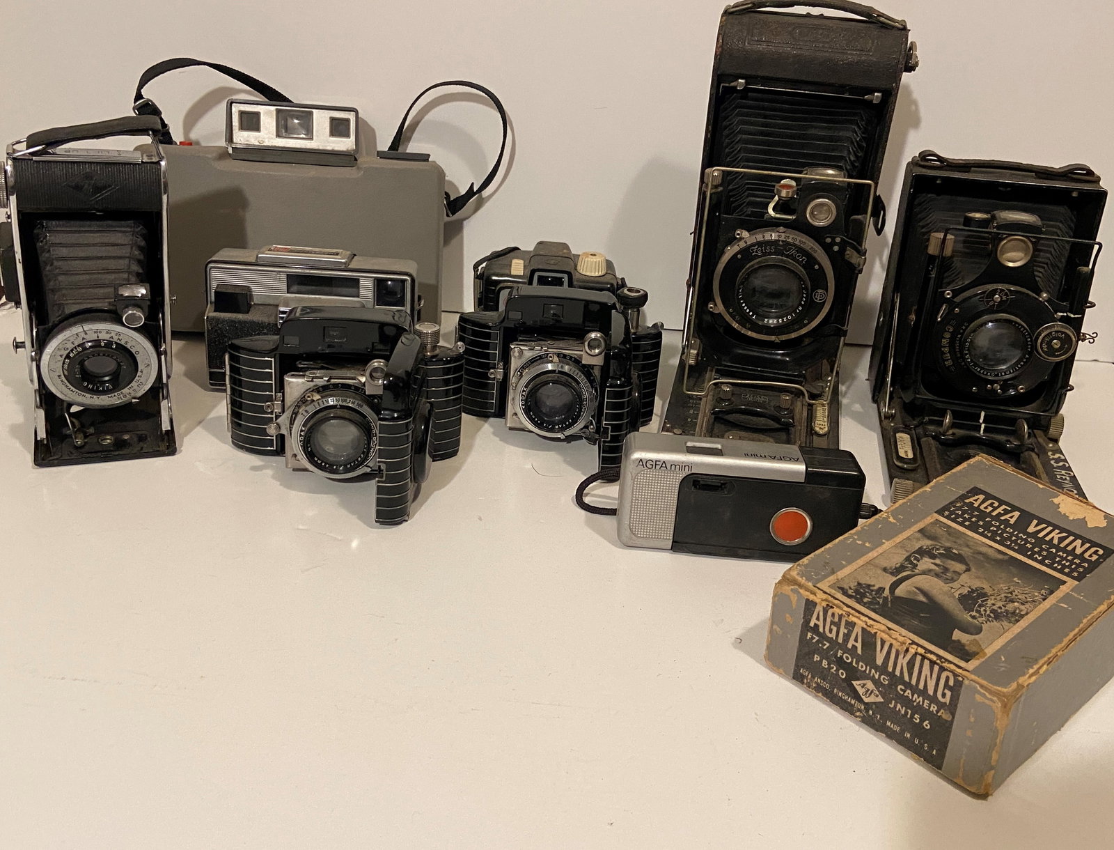 CAMERA LOT: CAMERA LOT