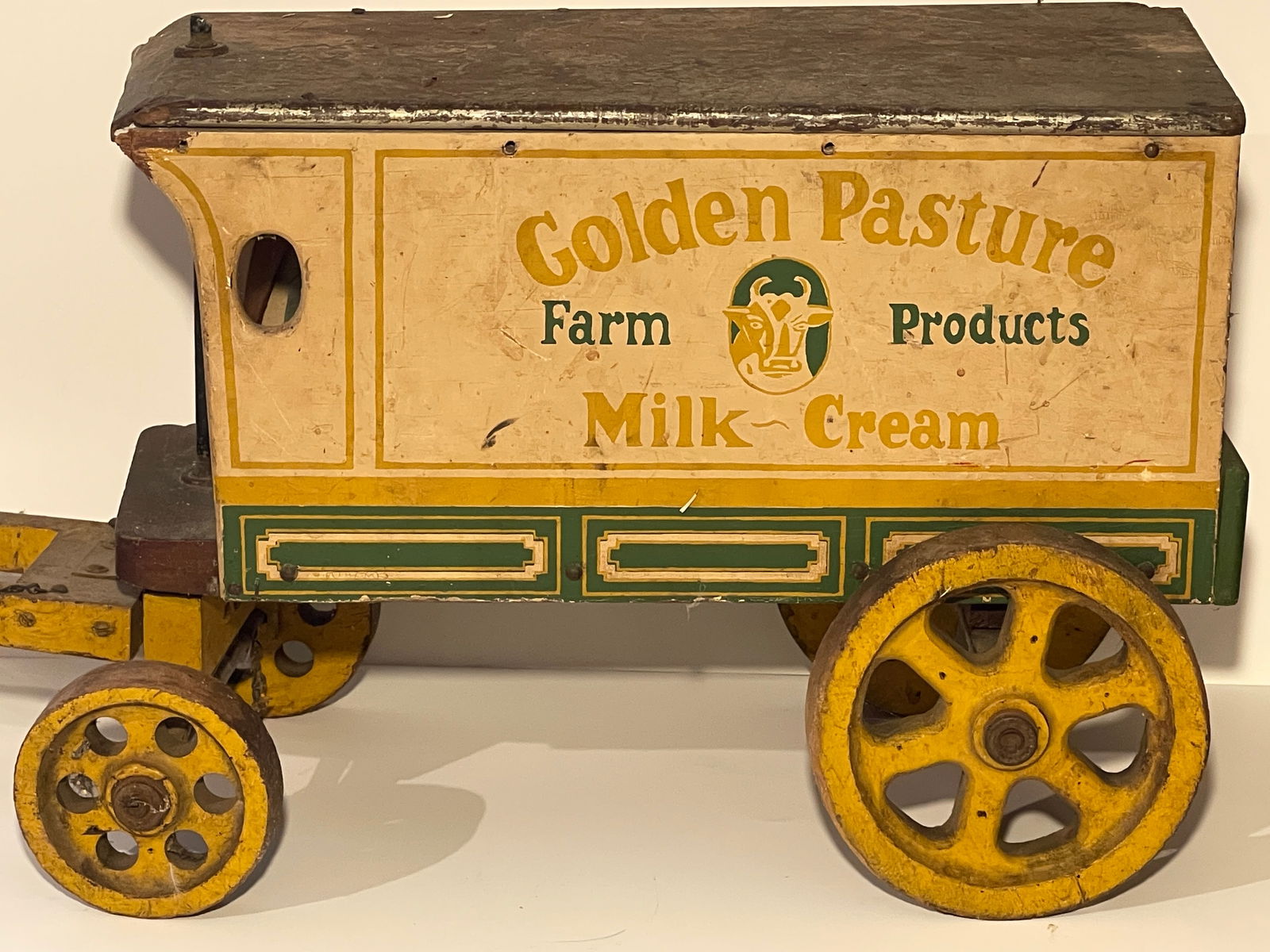 GOLDEN PASTURE WOODEN PULL TOY: GOLDEN PASTURE WOODEN PULL TOY