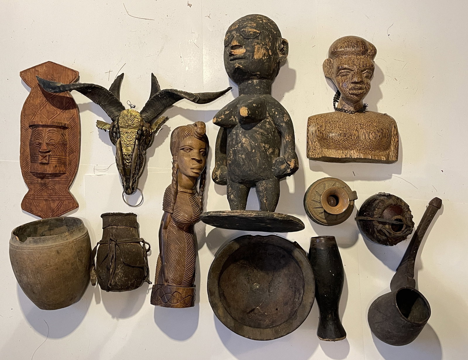 GROUPING OF MISC. ARTIFACTS, WALL HANGINGS, VESSELS: GROUPING OF MISC. ARTIFACTS, WALL HANGINGS, VESSELS