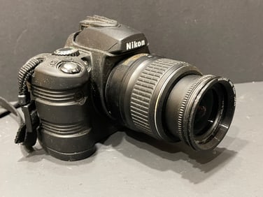 NIKON D40 DIGITAL CAMERA WITH EXTRA LENSE