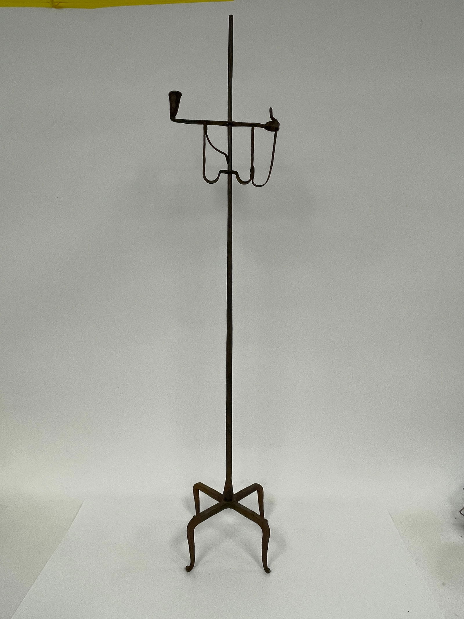 UNUSUAL FLOOR STANDING C. 1725 4 FOOTED SPRING ACTIVE CANDLE STANDARD (1 of 4)