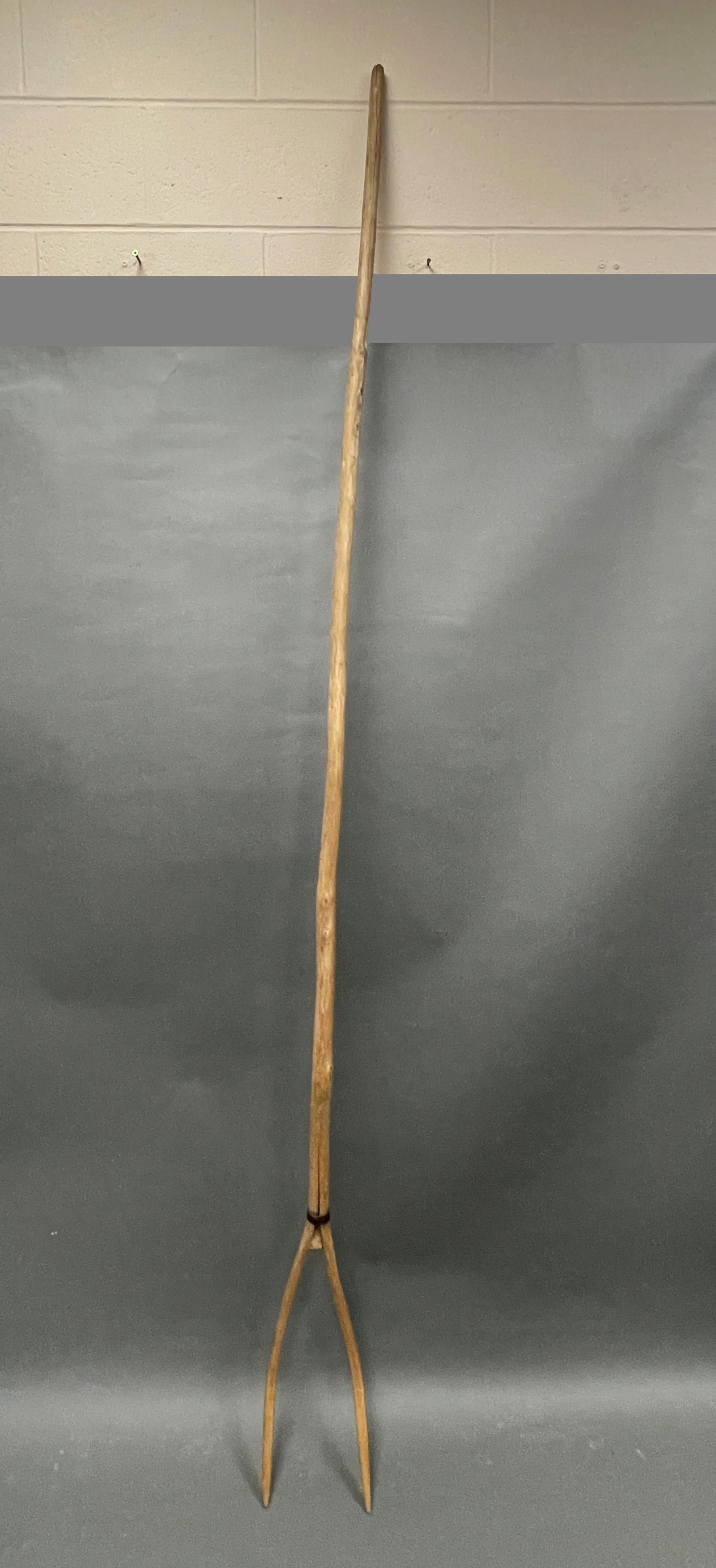 OLD LONG HANDLED WOODEN FARMER'S HAY FORK (1 of 2)